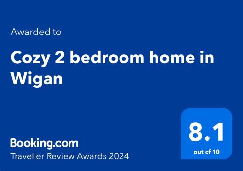 威根Cosy 2 Bedroom Home in Wigan的雷克瑟姆舒适卧室的蓝色屏风