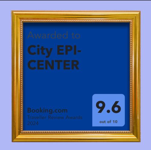 圣塞瓦斯蒂安City EPI-CENTER的金色画框,上面有读给城市史诗中心的标志