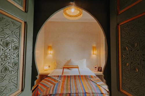 Le Petit Kenzara & magical rooftop客房内的一张或多张床位