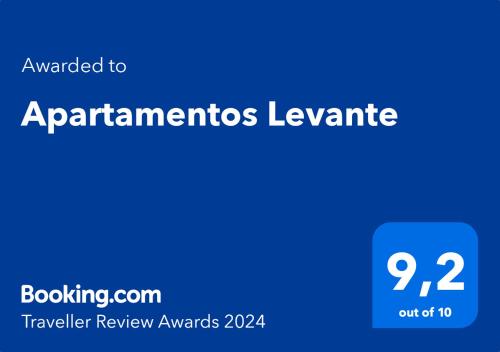萨阿拉德洛斯阿图内斯Apartamentos Levante的蓝色长方形与利文斯罗
