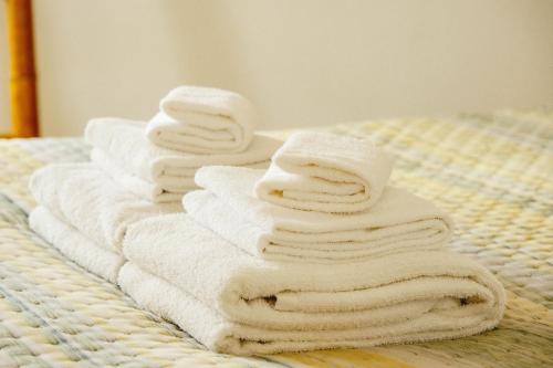 塞图巴尔6/4 de Sado的床上的一大堆毛巾
