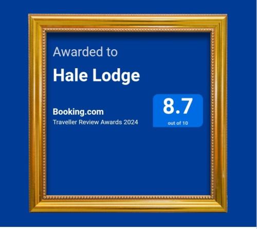 伦敦Hale Lodge的蓝色背景的金色画框