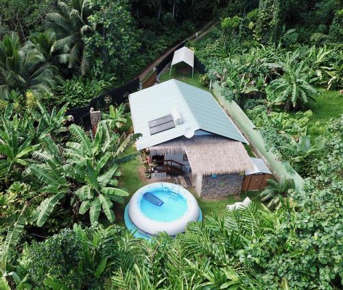 Fare HONU Cook’s Bay Moorea