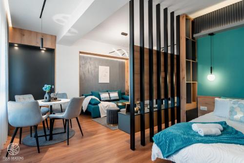 比托拉Four Seasons Luxury Apartment的一间卧室设有一张床和一间用餐室
