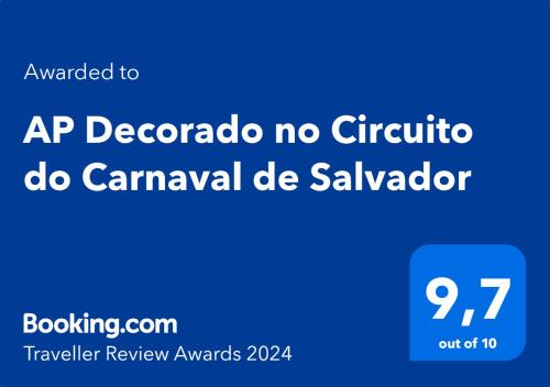 萨尔瓦多AP Decorado no Circuito do Carnaval de Salvador的带有单词的蓝色符号 ap deco 不循环器向外移动