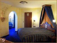 埃登科本格茨霍夫齐格赫特酒店的卧室配有一张床