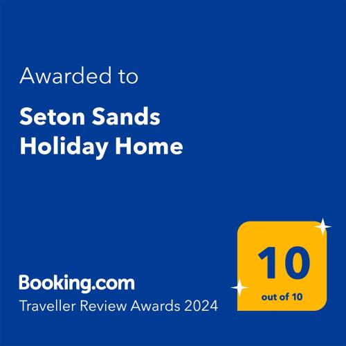 塞顿港Seton Sands Holiday Home的学校度假屋的黄色标志