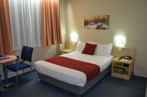 德维尔酒店客房内的一张或多张床位