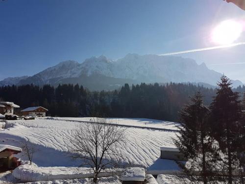 冬天的Gemütliche Wohnung mit Blick auf den Zahmen Kaiser