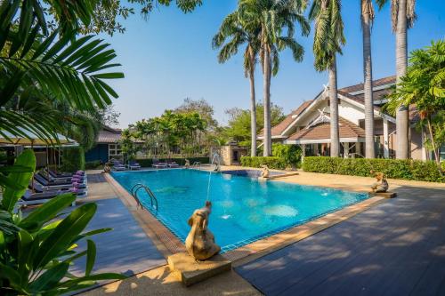 素可泰LE CHARME 素可泰度假酒店的水中猴子的度假村游泳池