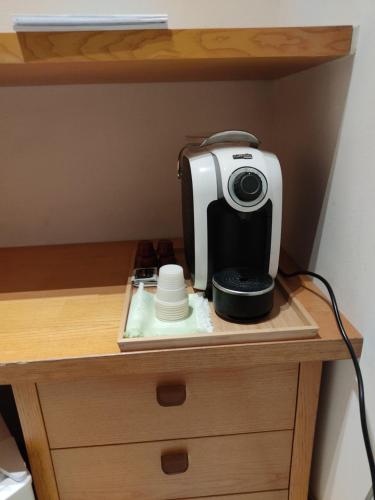 Camera con Bagno的咖啡和沏茶工具