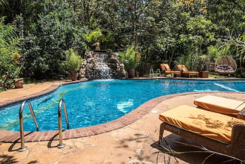 The Jungle Oasis with heated pool