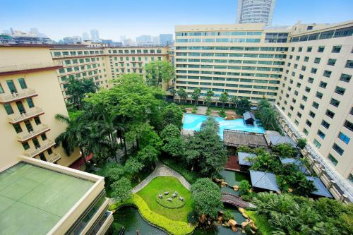 广州广州东方宾馆的享有花园建筑的空中景致