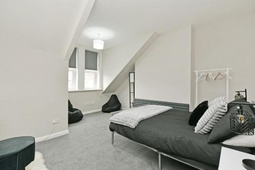 City Link - Abbeydale Sheffield Central - Lux 3 bed, wifi, street parking, links客房内的一张或多张床位