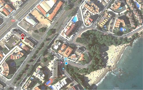 迈阿密普拉特亚Apartamento con Piscina y Jardín Fantástico Cala Sirenas - Nuevo的城市的顶部景观和海滩