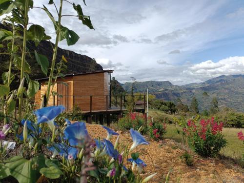 MachetáGlamping Caelum. Refugio al aire libre, en Macheta Cundinamarca的山景度假屋
