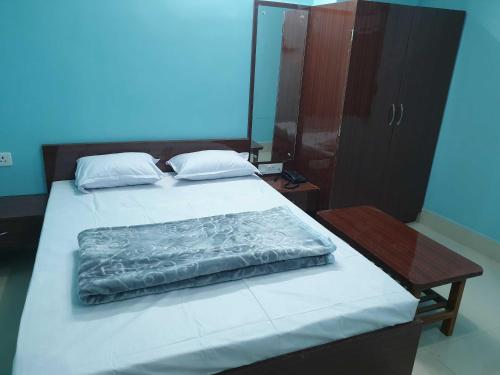 OYO Hotel Ambika客房内的一张或多张床位