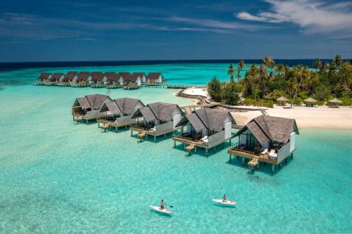 FushifaruFushifaru Maldives - 50 percent discount on transfers till 30 Sep 2024 on FB & AI for 04 nights or above的水上度假村的空中景观