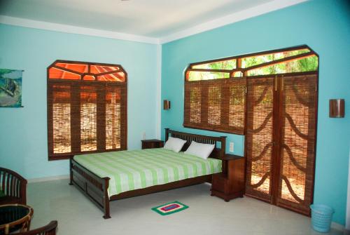 金椰子酒店客房内的一张或多张床位