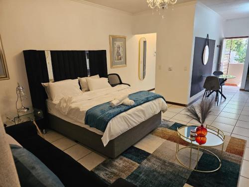 Premium Apartment In Fourways客房内的一张或多张床位