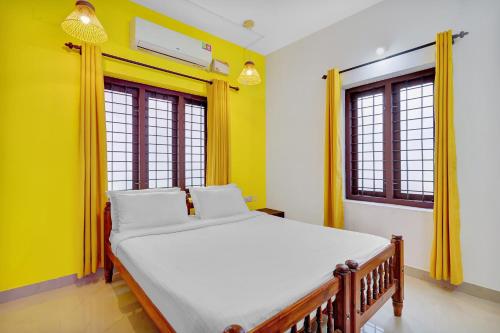 Collection O Prashant Stays客房内的一张或多张床位