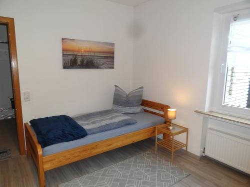 本德Idyllisch gelegene EG-Wohnung m. 3 Schlafzimmern的墙上照片的一张床位