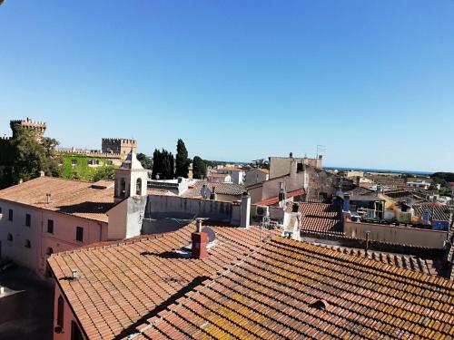 蒙塔尔托迪卡斯特罗Camera Torre Panoramic的城市屋顶的空中景观