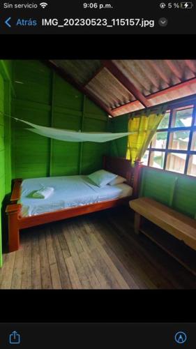JuruvidáPosada jurubira的绿色客房 - 带床和长凳