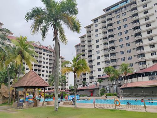 GLORY BEACH RESORT, PD @ Ocean Breeze (seaview) 3 Bedroom Apartment