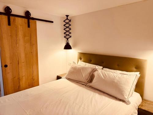 Casa Olivia, Luxurious Village House with Sauna and Jacuzzi客房内的一张或多张床位