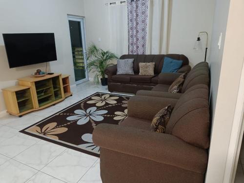 Lovely 2 BedRoom c̅ Netflix across National Stadium Kingston