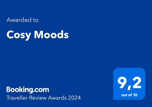 的里雅斯特Cosy Moods的带有文本的蓝色标志升级为舒适的摩尔