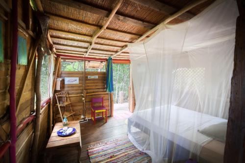圣弗朗索瓦智慧加勒比度假屋的树屋的卧室,配有床