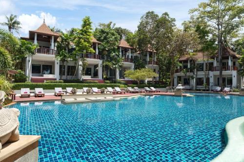 高兰Avani Plus Koh Lanta Krabi Resort的度假村游泳池的图片