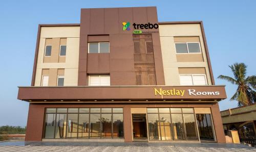 钦奈Treebo Trend Nestlay Rooms Gummidipoondi的一座建筑上标有墨西哥慈善房