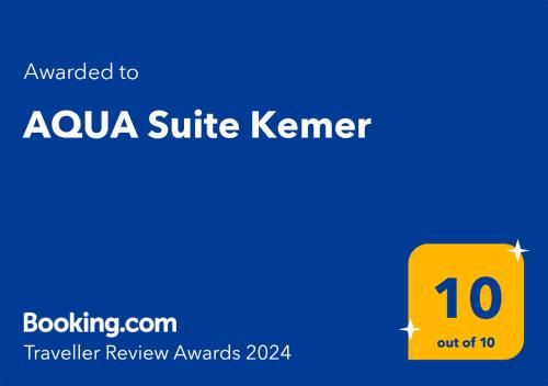 凯麦尔AQUA Suite Kemer的黄色方形,上面有水套学习者