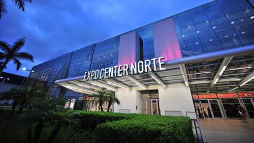 圣保罗Expo Center Norte, BRÁS, Feirinha da Madrugada, Anhembi, 25的建筑的侧面有标志