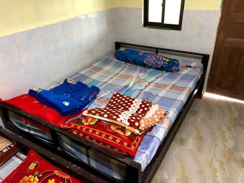 TakeoCountryside Schoolstay的床上有2个枕头
