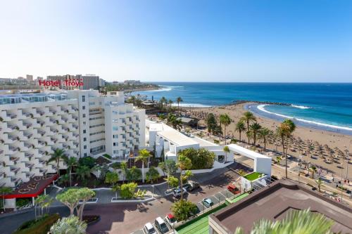 美洲海滩Alexandre Hotel Troya的享有酒店好莱坞和海滩的空中景致