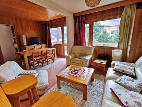 Appartement Méribel, 2 pièces, 6 personnes - FR-1-355-42的休息区