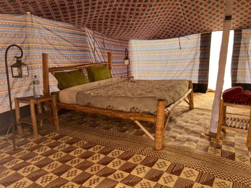 LompoulCamp Rêve de Nomade的卧室配有一张床