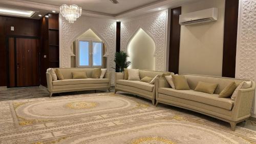 Luxury 5 bedrooms villa in muscat的休息区