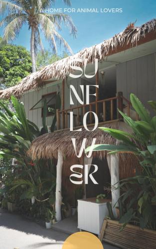 丽贝岛Sunflower Guesthouse and Animal Rescue - Koh Lipe的不害羞的房屋