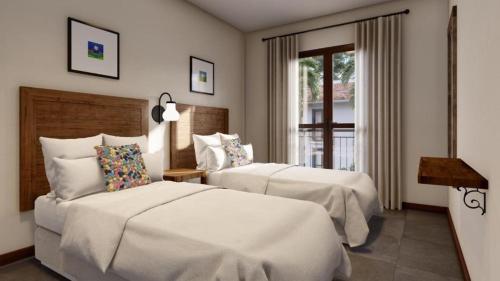 皮雷诺波利斯Quinta Santa Bárbara ECORESORT的酒店客房设有两张床和窗户。