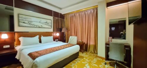 名古屋巴淡岛城市酒店的一间卧室,卧室内配有一张大床