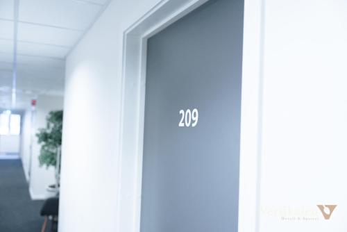 利勒桑Vertikalen的办公室里的一个门,上面有号码