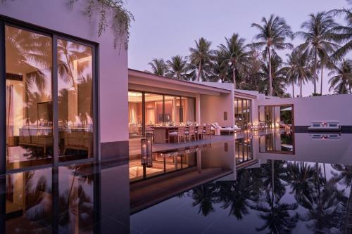 富国Regent Phu Quoc的享有带游泳池的别墅外景