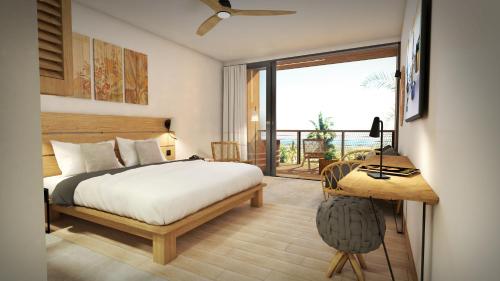 厄唐萨雷Papangue Hôtel & Spa的一间卧室配有一张床、一张书桌和一个窗户。