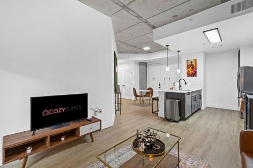 CozySuites Modern Midtown Condo Unit 06的电视和/或娱乐中心