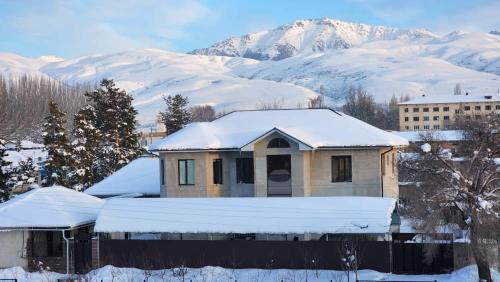 Karakol Yurt Lodge & Homestay